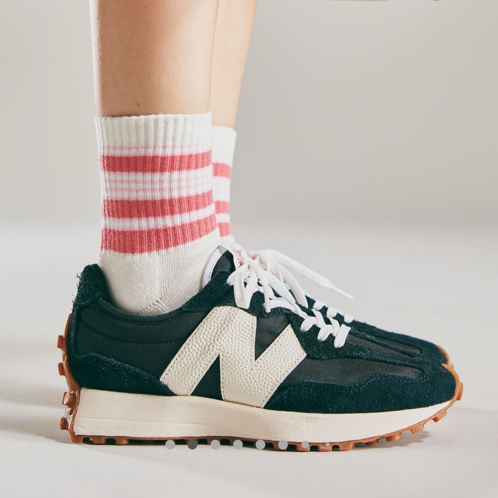 New Balance 327 sneakers